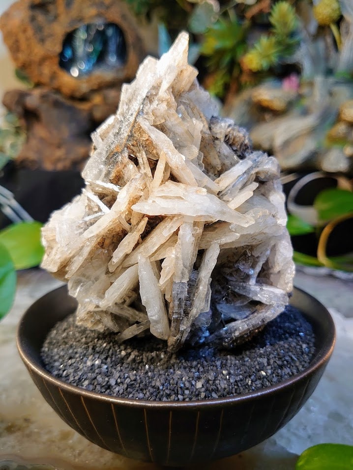 582g Lustrous Grey Barite Leaf Formation from Tenke Fungurume, Congo for Altar and Home Decor / Energy Work / Crystal Healing / Reiki
