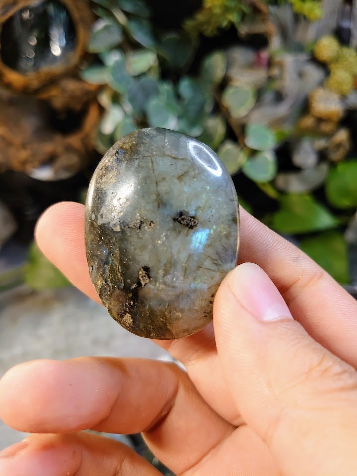 Small Labradorite Palm Stones from Madagascar for Meditation / Crystal Healing / Reiki
