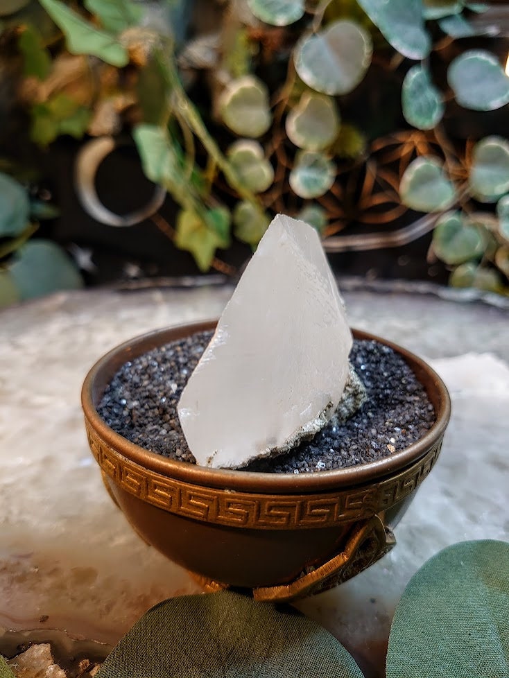 66.7g White Calcite Fan with Matrix from China / Thumbnail Specimen / for Desk Decor / Meditation / Reiki / Collection