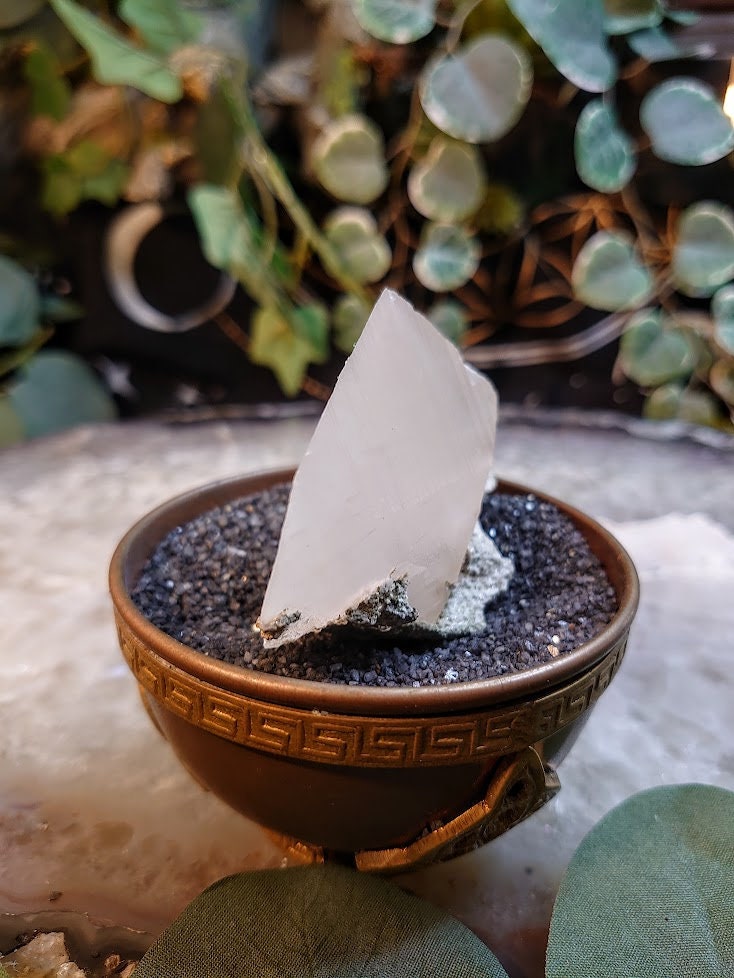 66.7g White Calcite Fan with Matrix from China / Thumbnail Specimen / for Desk Decor / Meditation / Reiki / Collection