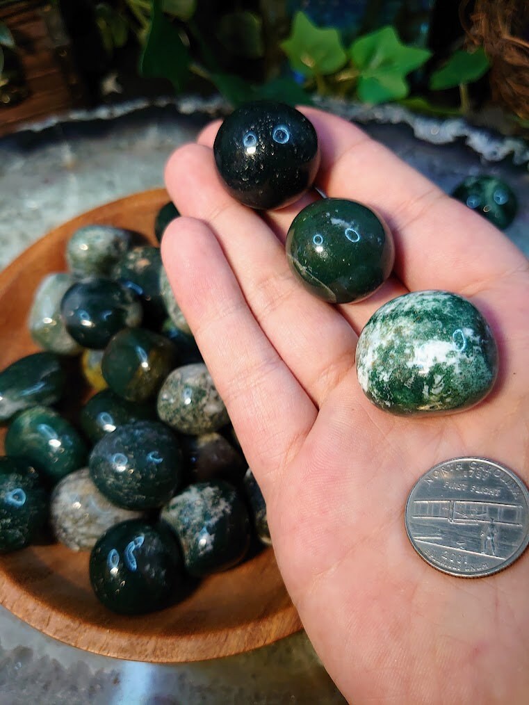 Moss Agate Tumbled Stones from Brazil for Crystal Healing/ Reiki/ Meditation/ Crystal & Mineral Collectors