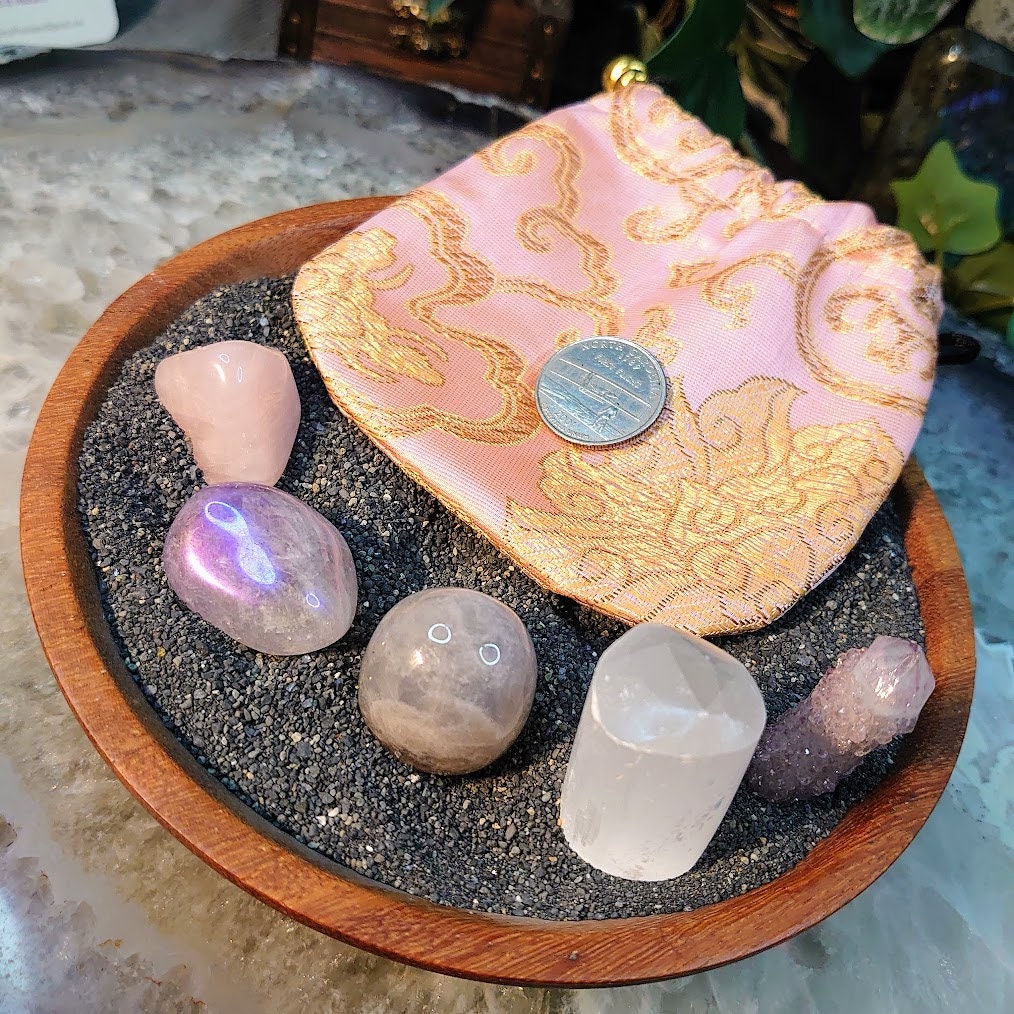 Spirit of Love Mojo Bag / Crystal Healing Kit / Medicine Bag / Crystal Set / Meditation Stones