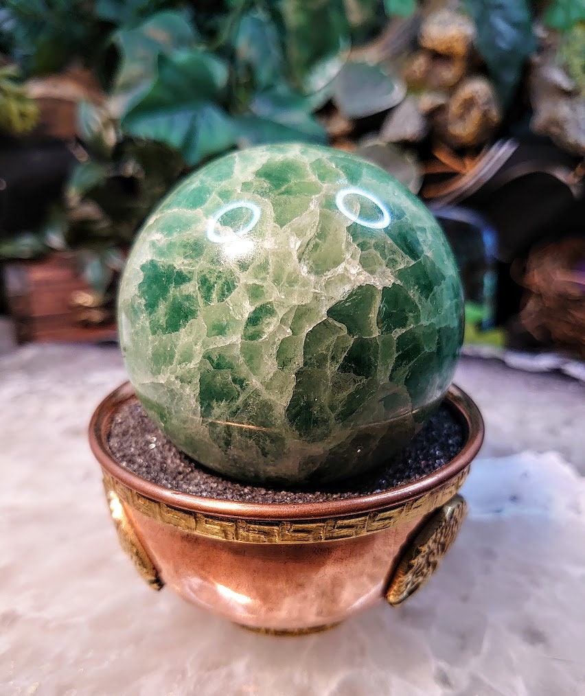 2 3/4" Green Fluorite Sphere from China for Crystal Healing / 504g / UV Reactive / Reiki / Meditation / Gemstone Collectors / Altar Decor