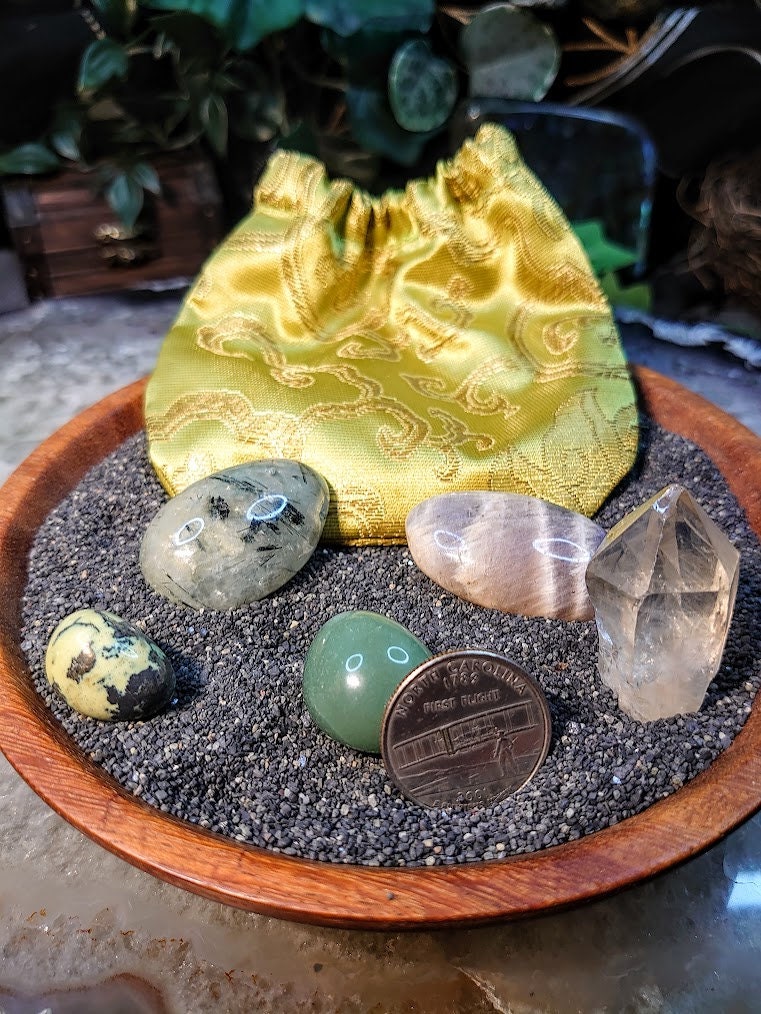 New Beginnings Mojo Bag / Crystal Healing Kit / Medicine Bag / Crystal Set / Meditation Stones