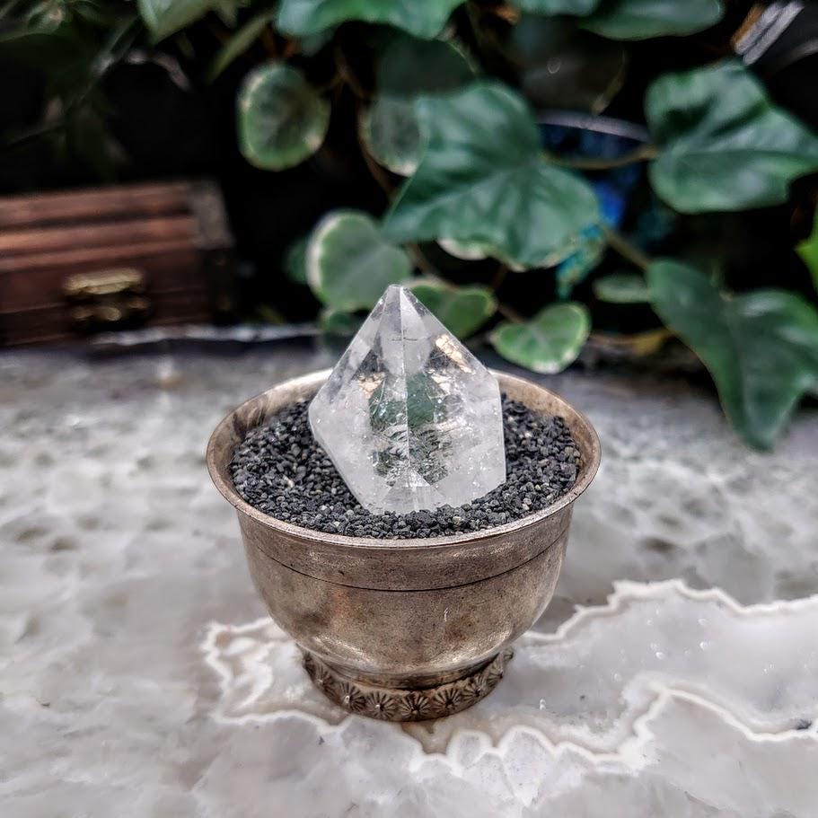 1.25" Clear Apophyllite Point with Polished Bottom from Maharashtra, India for Home & Altar Decoration / 19.60g / Reiki / Energy Work/ Grids