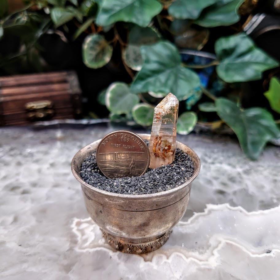 Petroleum "Firefly" Quartz Point from Madirobe, Madagascar for Crystal Healing / 6.50g / Meditation / Collection /