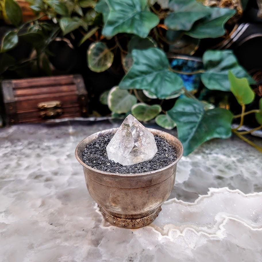 1" Clear Apophyllite Point with Polished Bottom from Maharashtra, India for Home & Altar Decoration / 11.64g / Reiki / Energy Work/ Grids