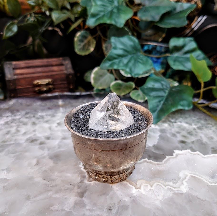 1" Clear Apophyllite Point with Polished Bottom from Maharashtra, India for Home & Altar Decoration / 11.64g / Reiki / Energy Work/ Grids