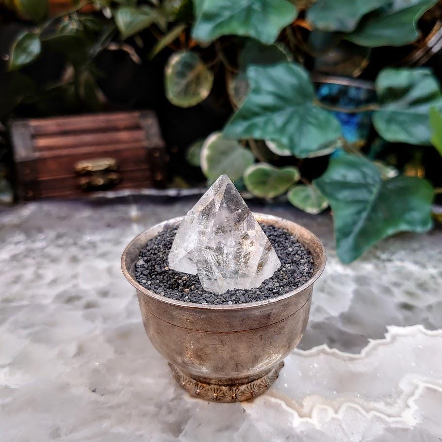 1.25" Clear Apophyllite Point with Polished Bottom from Maharashtra, India for Home & Altar Decoration / 21.50g / Reiki / Energy Work/ Grids