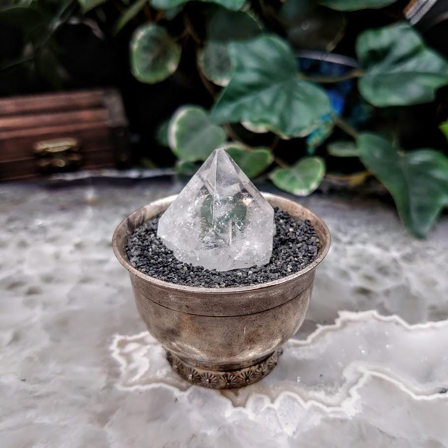 1.25" Clear Apophyllite Point with Polished Bottom from Maharashtra, India for Home & Altar Decoration / 19.60g / Reiki / Energy Work/ Grids