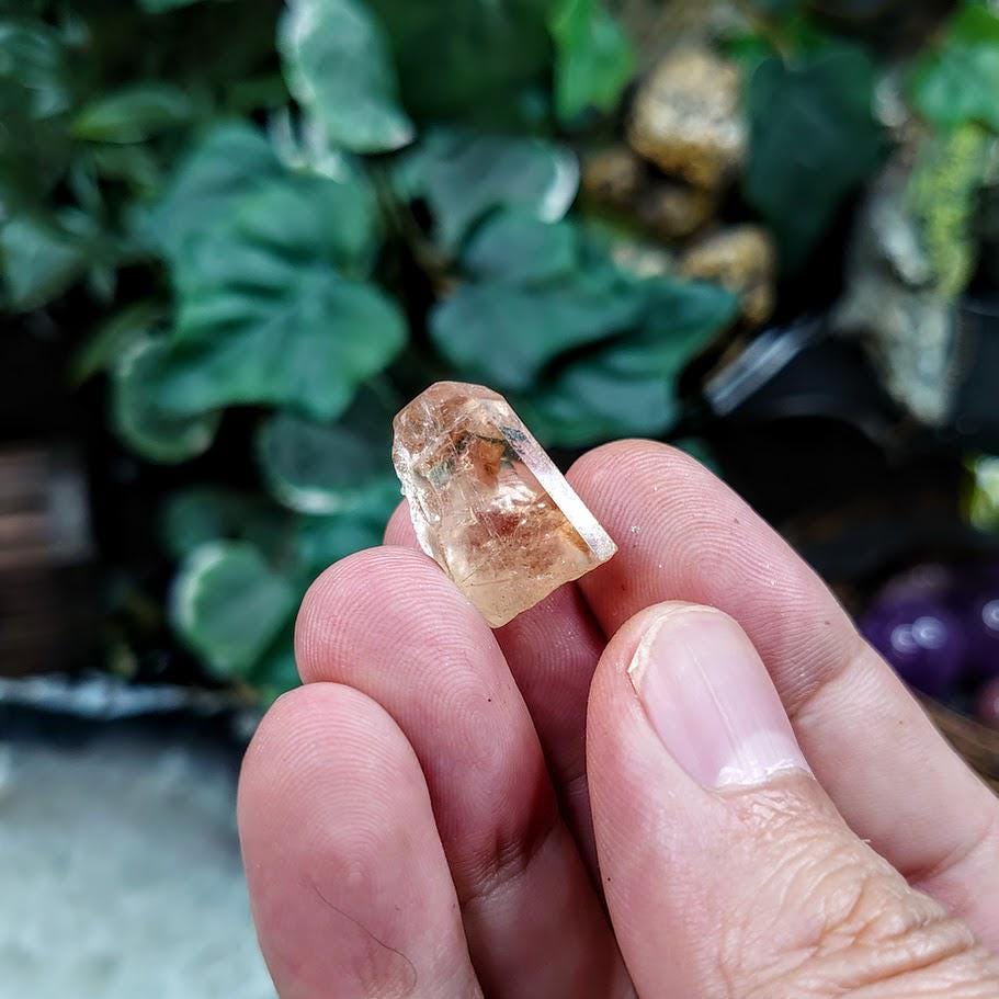 32.40ct Champagne Topaz Gemstone from Shigar Valley, Pakistan for Crystal Healing/ Root Chakra/ Meditation / Collection / Jewelry Crafting