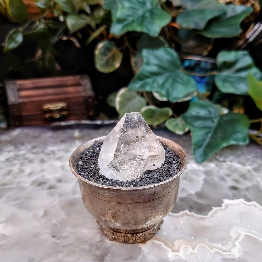 1.25" Clear Apophyllite Point with Polished Bottom from Maharashtra, India for Home & Altar Decoration / 21.50g / Reiki / Energy Work/ Grids