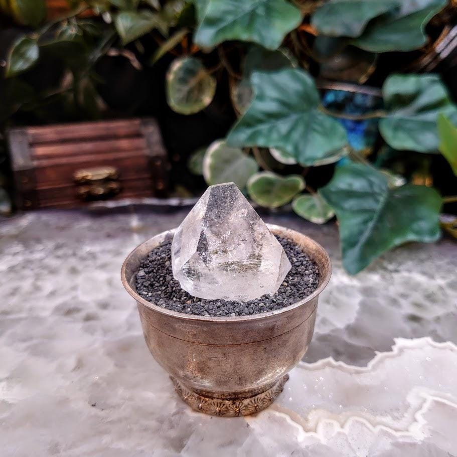 1.25" Clear Apophyllite Point with Polished Bottom from Maharashtra, India for Home & Altar Decoration / 21.50g / Reiki / Energy Work/ Grids