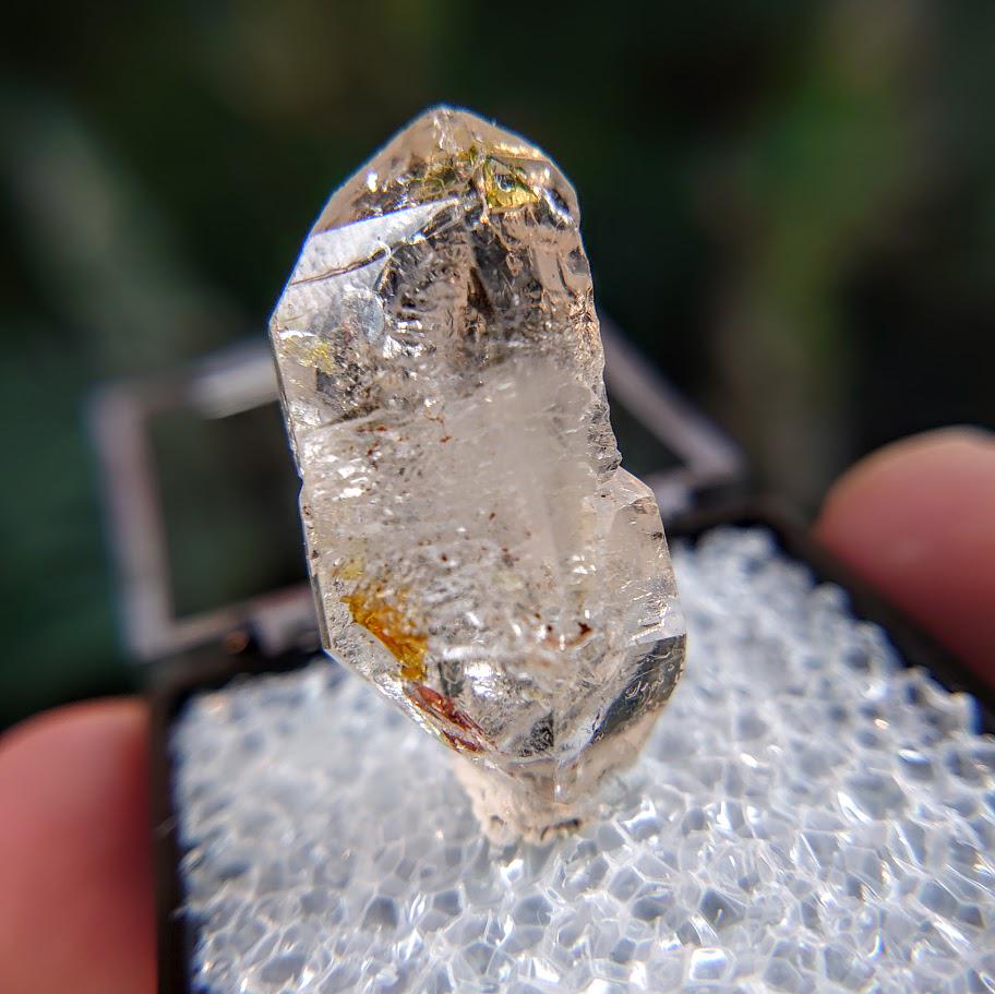 Petroleum "Firefly" Quartz Point from Madirobe, Madagascar for Crystal Healing / 4.65g / Meditation / Collection /