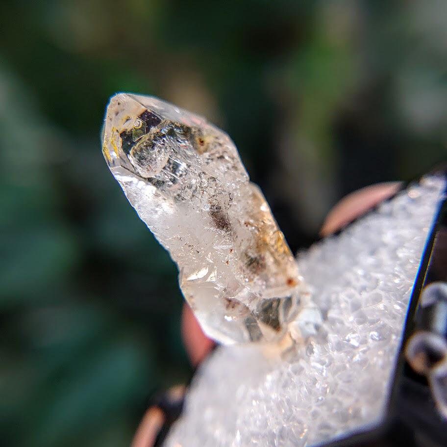 Petroleum "Firefly" Quartz Point from Madirobe, Madagascar for Crystal Healing / 4.65g / Meditation / Collection /