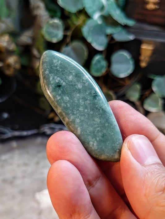 Polished Jadeite Slice "Imperial Jade" from Myanmar for Crystal Healing / Collection / Gifting for Her and Him / Reiki