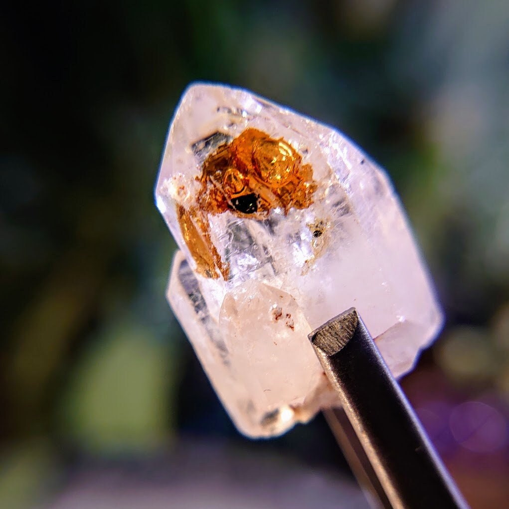 7.27g "Firefly" Petroleum Quartz Cluster with Two Oil Bubbles from Madirobe, Madagascar for Crystal Healing / Meditation / Collection