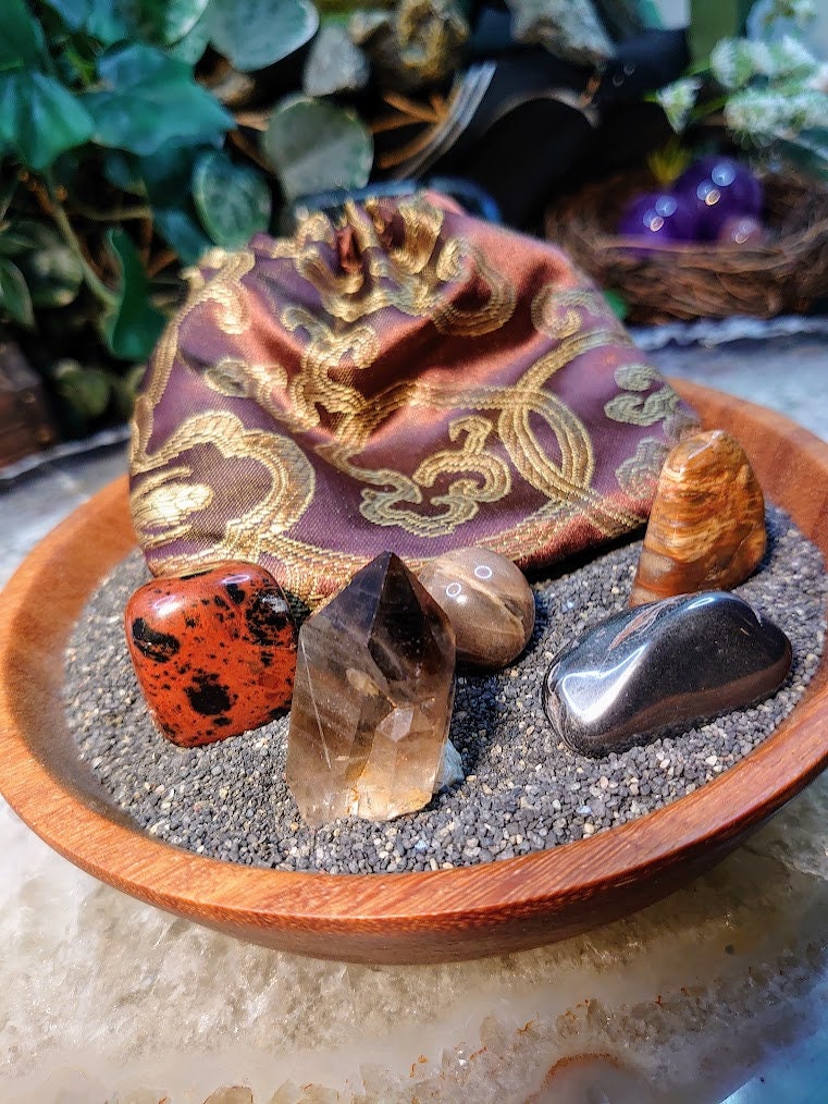 Grounding Mojo Bag / Crystal Healing Kit / Medicine Bag / Crystal Set / Meditation Stones