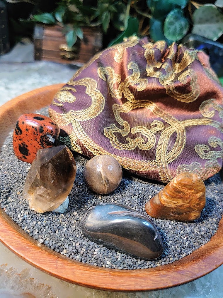 Grounding Mojo Bag / Crystal Healing Kit / Medicine Bag / Crystal Set / Meditation Stones