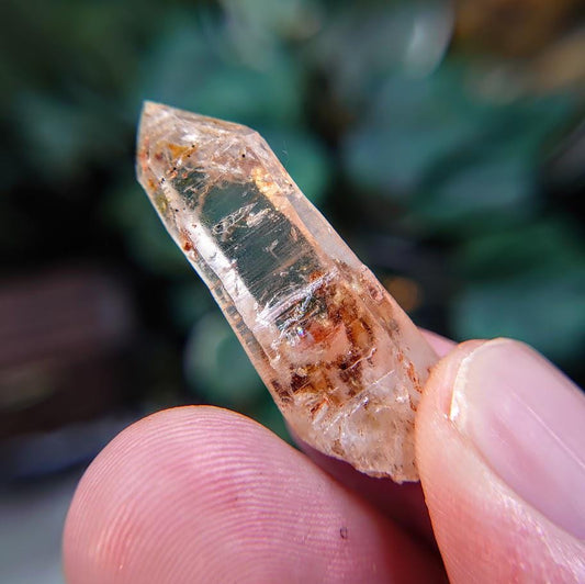 Petroleum "Firefly" Quartz Point from Madirobe, Madagascar for Crystal Healing / 6.50g / Meditation / Collection /