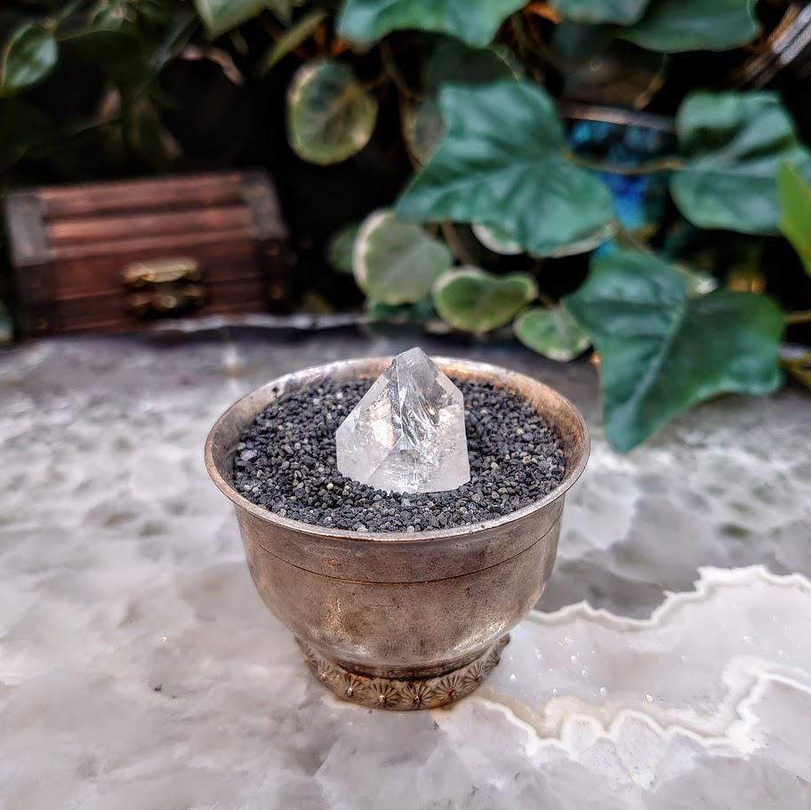 0.875" Clear Apophyllite Point with Polished Bottom from Maharashtra, India for Home & Altar Decoration / 6.87g / Reiki / Energy Work/ Grids