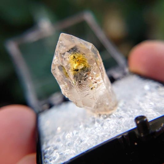 Petroleum "Firefly" Quartz Point from Madirobe, Madagascar for Crystal Healing / 3.68g / Meditation / Collection /