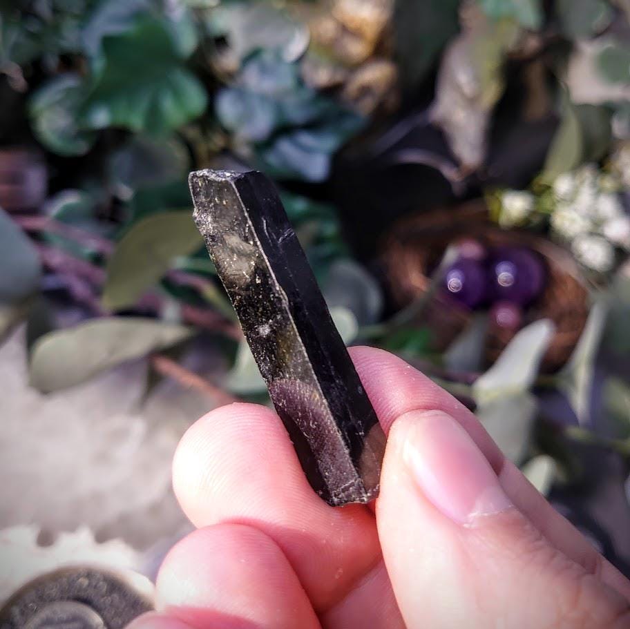 1.75" Glossy Black Aegirine Crystal Rod from Malawi, Africa for Crystal Healing / 9.35g / Home & Altar Decor